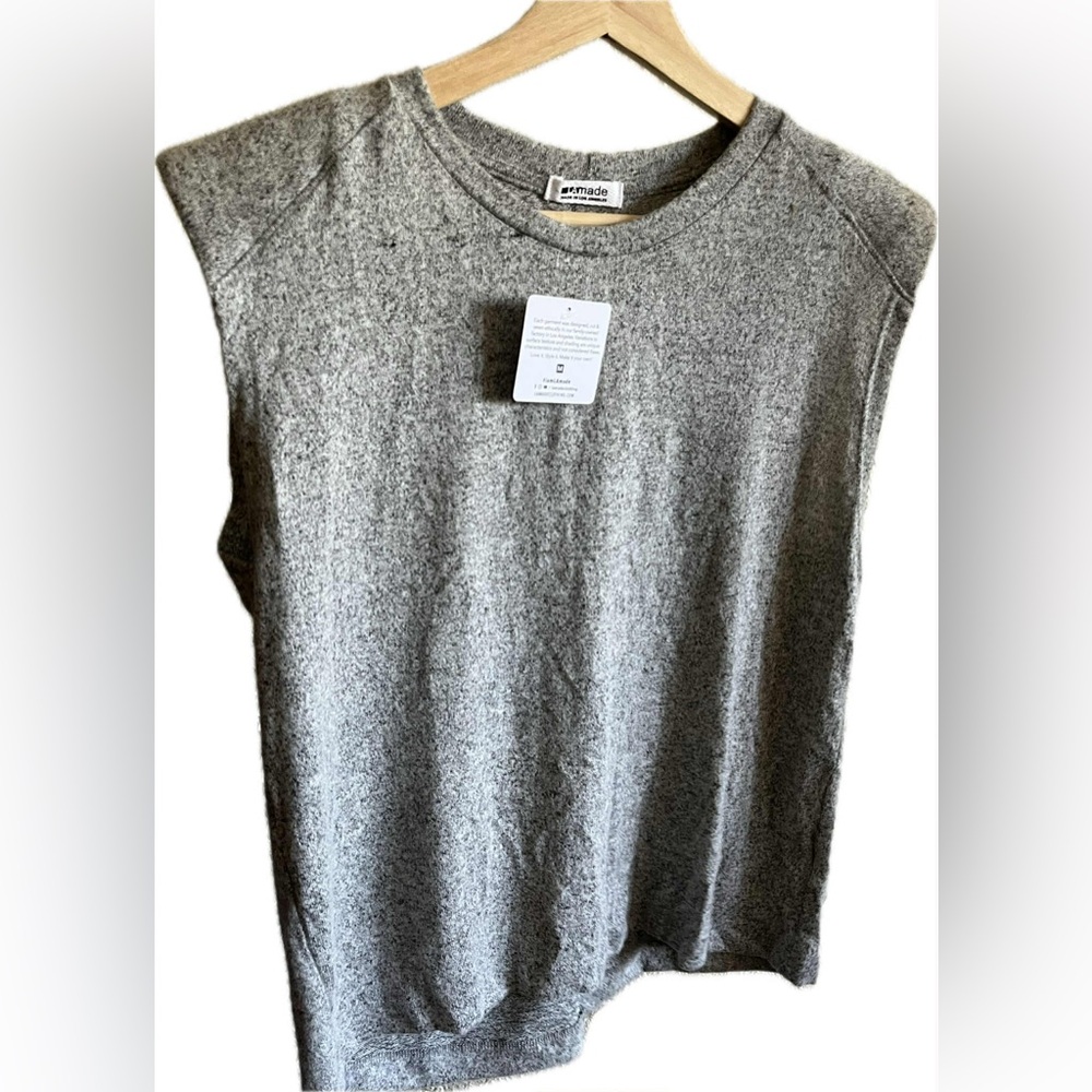 Lamade Women’s Grey Tee with Padded Peak Shoulders Size Medium NWT